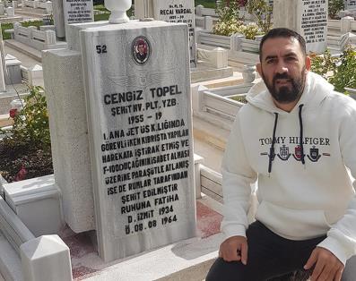 Şehit Pilot Cengiz Topel'in Mezarı